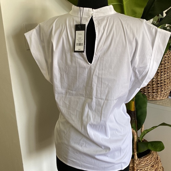 NWT Dynamite Poplin Blouse with Cap Sleeve - Picture 3 of 4